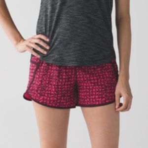 Lululemon Tracker Short III *4-way Stretch size 6